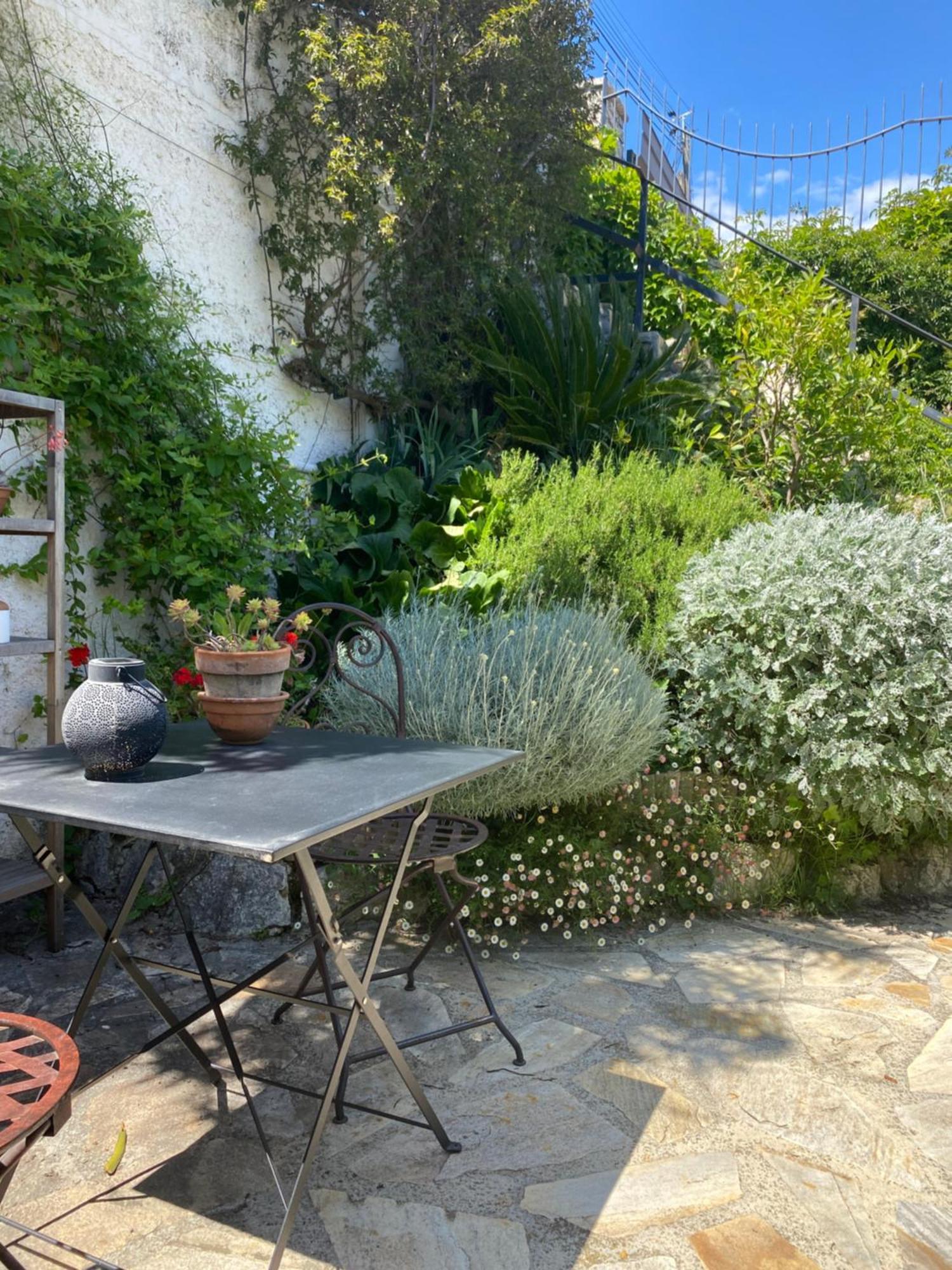 Petite chambre indépendante avec sdb, clim et parking privé Niza Exterior foto