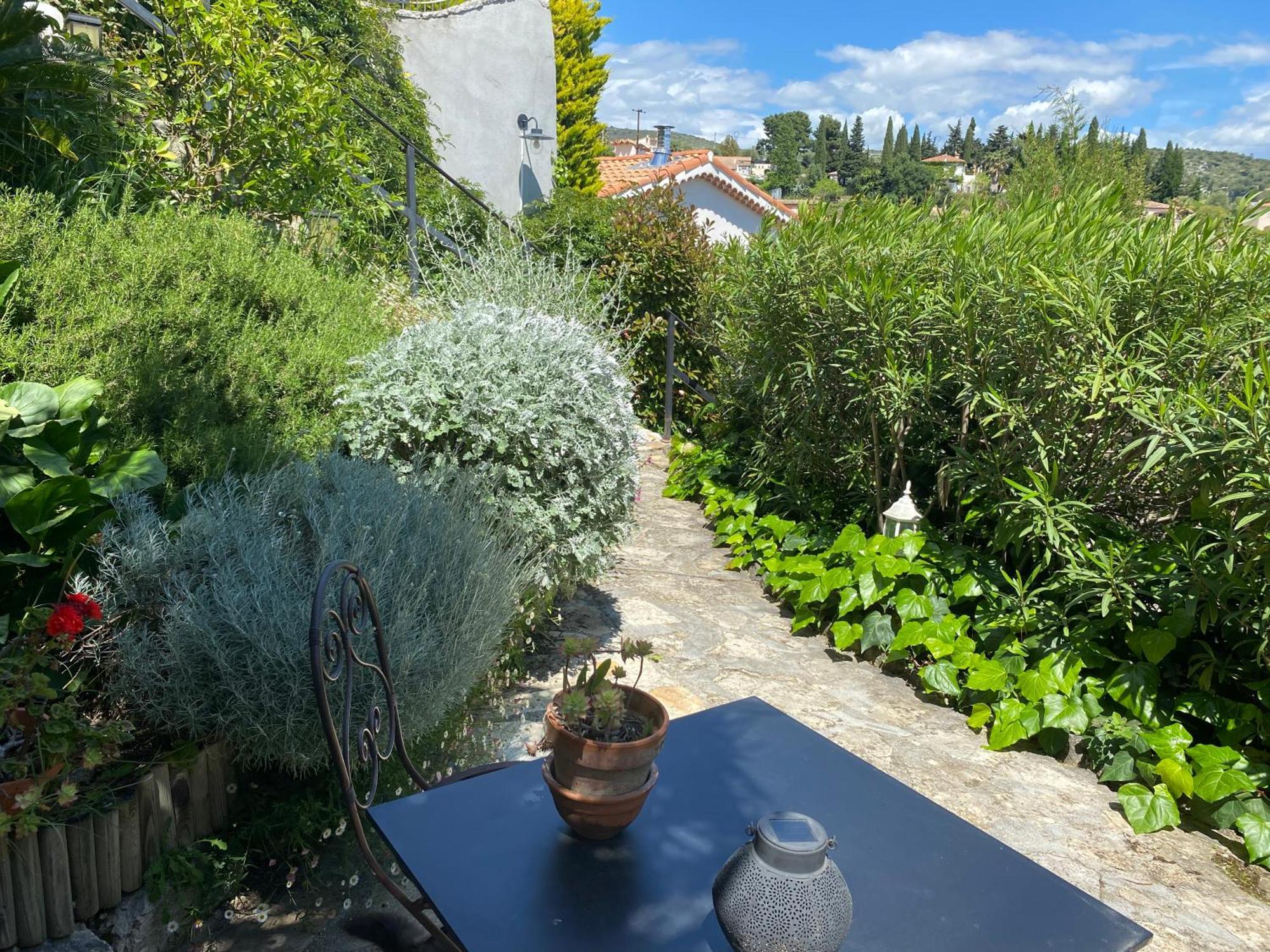Petite chambre indépendante avec sdb, clim et parking privé Niza Exterior foto